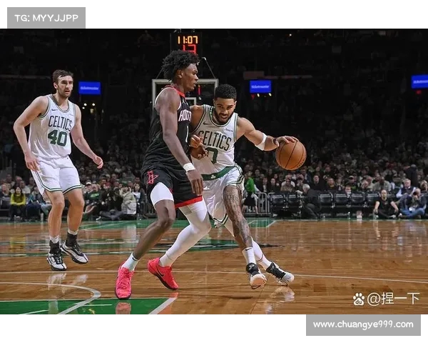 震撼全场NBA激烈对决现场画面瞬间捕捉球员激情与比赛高潮 震撼全场NBA激烈对决现场画面瞬间捕捉球员激情与比赛高潮